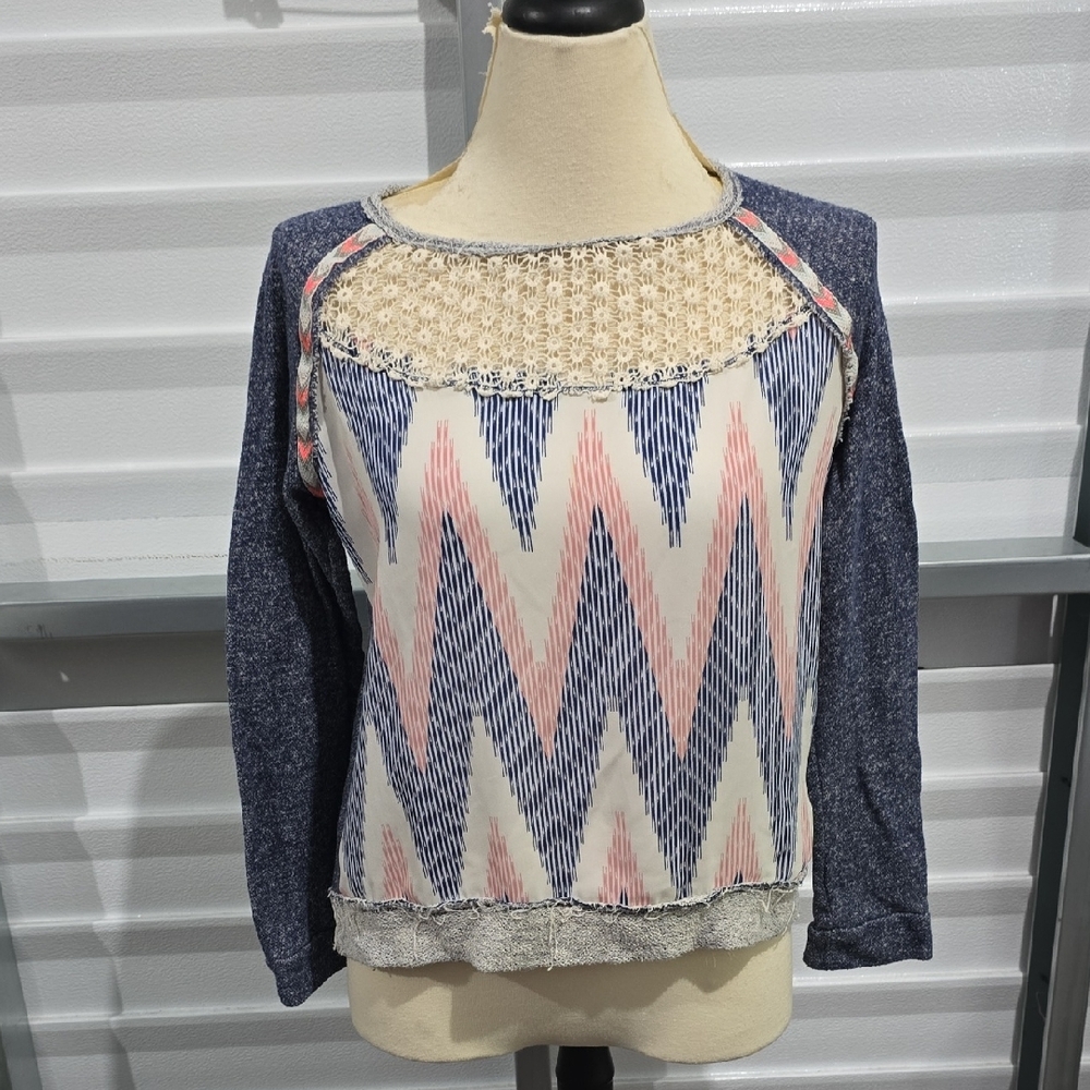 Jolt Blue and Pink Graphic Crop Blouse
